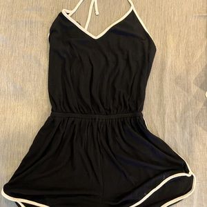 Jersey romper with white trimming